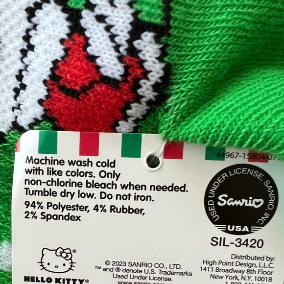 Hello Kitty Set of 2 Christmas Holiday Socks Red Green Mid Crew NWT - Picture 4 of 4